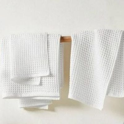 Törölköző fehér, darázsmintás, pamut 50x100